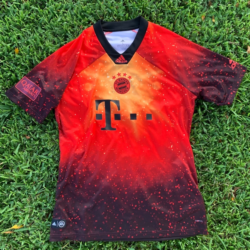 VINTAGE SOCCER JERSEY